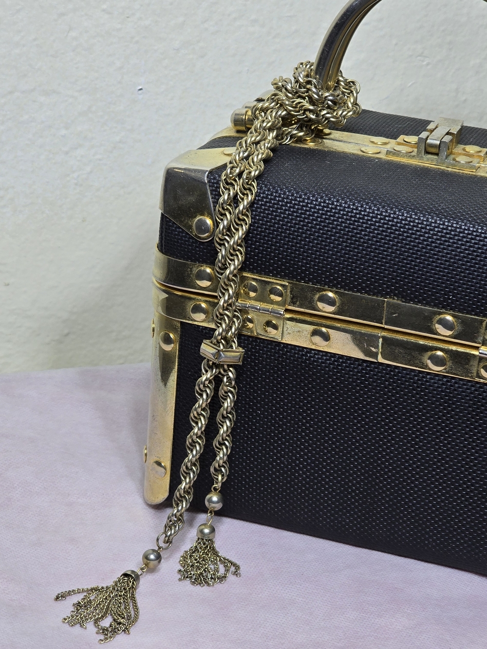Vintage 1960s Metal Train Vanity Case Box Bag With Metal Tassle Necklace - Picture 6 of 14